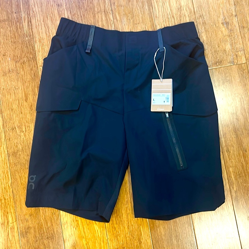 On men’s Explorer shorts sz L NWT